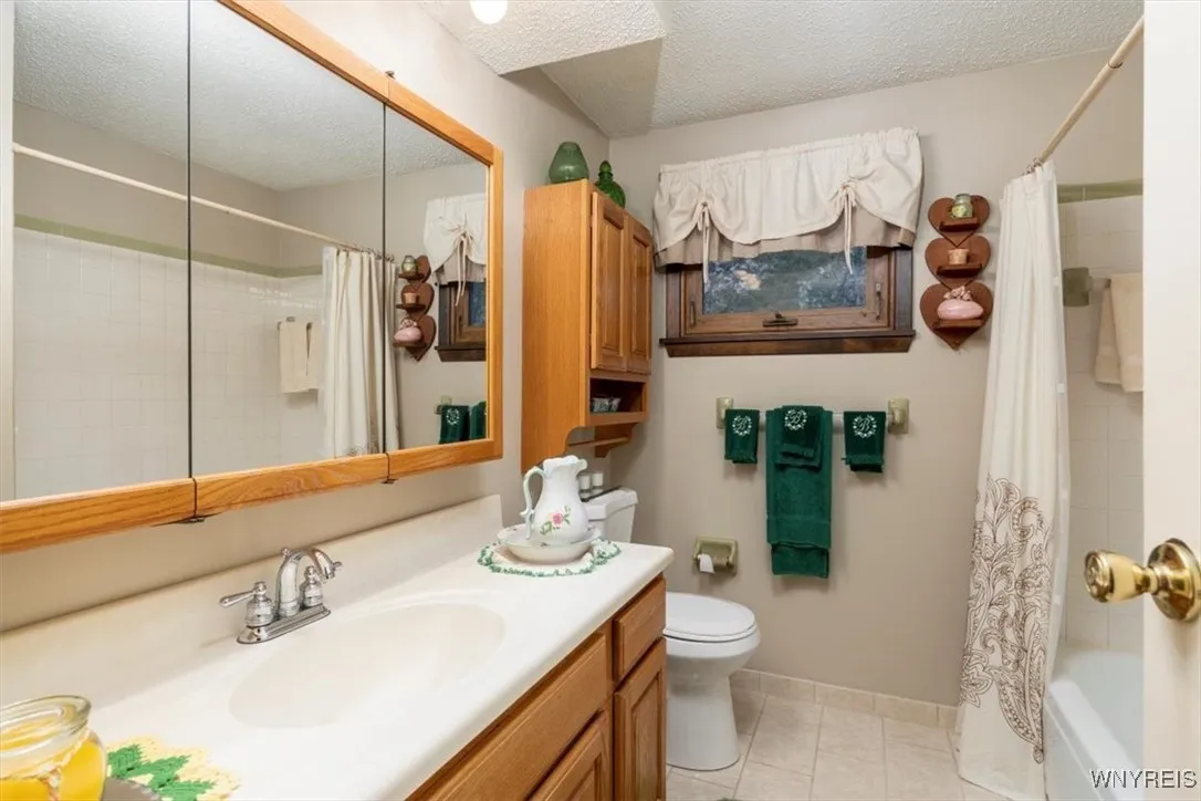 188 Heritage Farm Road, West Seneca, New York 1421, West Seneca, New York 14218, 4 Bedrooms Bedrooms, 9 Rooms Rooms,2 BathroomsBathrooms,Residential,For Sale,188 Heritage Farm Road, West Seneca, New York 1421,0,B1649171