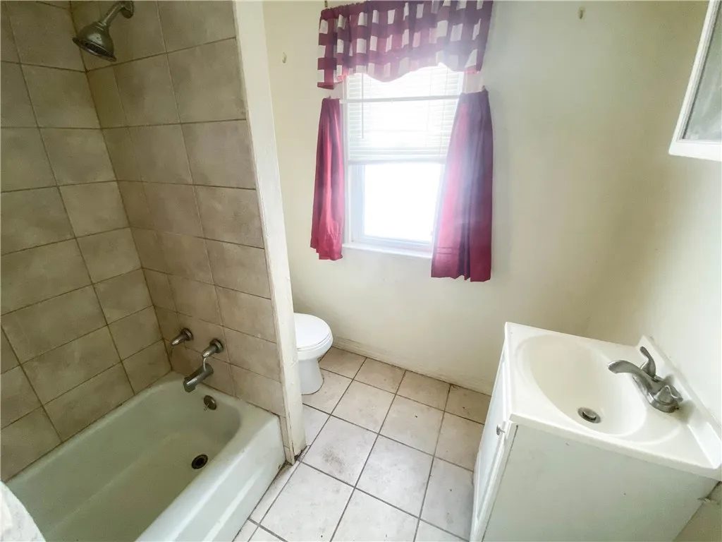 10 Renwood Street, Rochester, New York 14621, Rochester, New York 14621, 3 Bedrooms Bedrooms, 6 Rooms Rooms,1 BathroomBathrooms,Residential,For Sale,10 Renwood Street, Rochester, New York 14621,0,R1649324