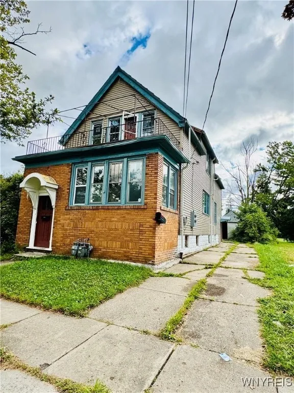 351 Moselle Street Upper, Buffalo, New York 14211, Buffalo, New York 14211, 3 Bedrooms Bedrooms, 8 Rooms Rooms,1 BathroomBathrooms,Residential Lease,For Rent,351 Moselle Street Upper, Buffalo, New York 14211,0,B1649306