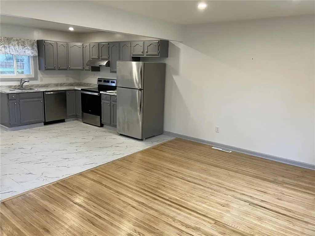 Living Room That Open To Kitchen