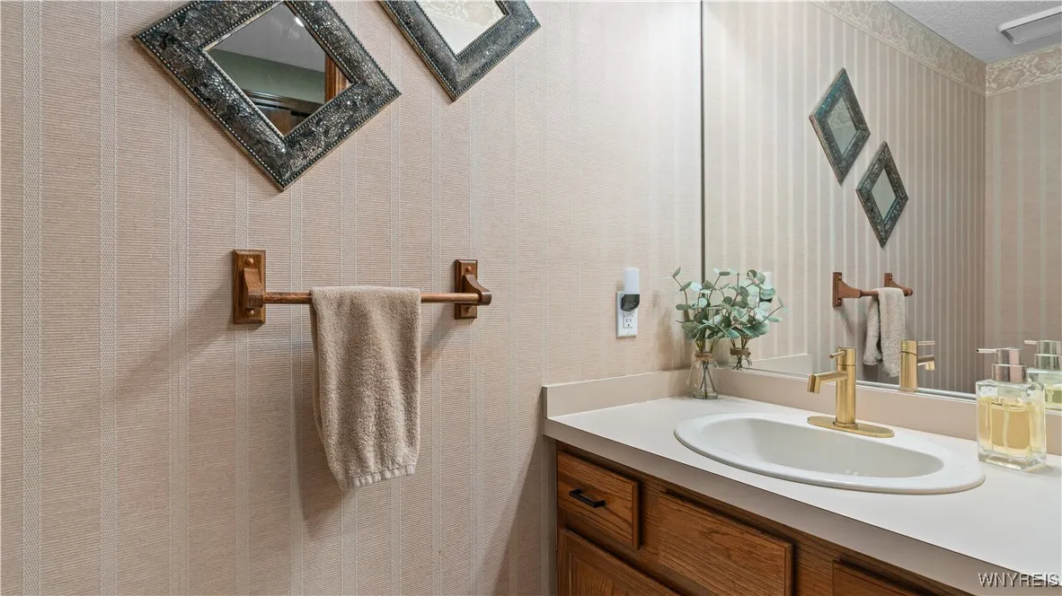 3105 Baker Road, Orchard Park, New York 14127, Orchard Park, New York 14127, 4 Bedrooms Bedrooms, 9 Rooms Rooms,2 BathroomsBathrooms,Residential,For Sale,3105 Baker Road, Orchard Park, New York 14127,0,B1649297