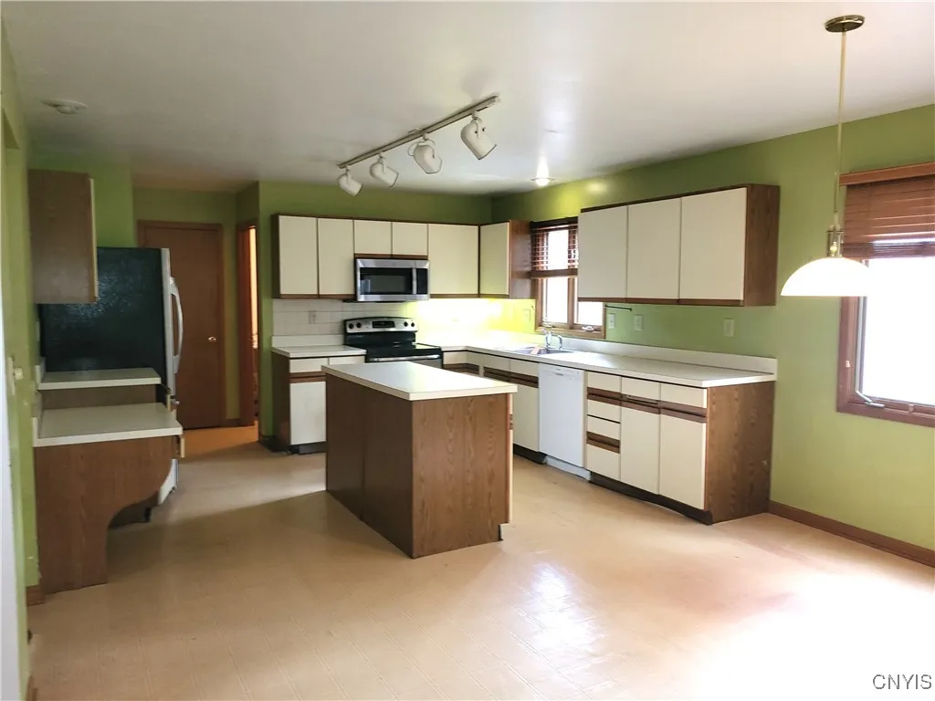 2 Shadowbrrok Drive, None, New York 12065, New York 12065, 4 Bedrooms Bedrooms, 10 Rooms Rooms,2 BathroomsBathrooms,Residential,For Sale,2 Shadowbrrok Drive, None, New York 12065,0,S1649366