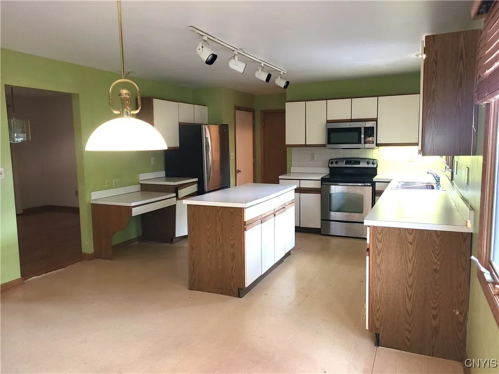 2 Shadowbrrok Drive, None, New York 12065, New York 12065, 4 Bedrooms Bedrooms, 10 Rooms Rooms,2 BathroomsBathrooms,Residential,For Sale,2 Shadowbrrok Drive, None, New York 12065,0,S1649366