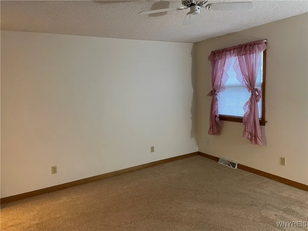 6072 Thornwood Drive, Boston, New York 14075, Boston, New York 14075, 4 Bedrooms Bedrooms, ,3 BathroomsBathrooms,Residential,For Sale,6072 Thornwood Drive, Boston, New York 14075,0,B1649141