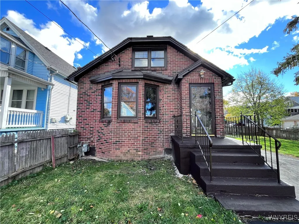 165 Roesch Avenue, Buffalo, New York 14207, Buffalo, New York 14207, 3 Bedrooms Bedrooms, 7 Rooms Rooms,1 BathroomBathrooms,Residential,For Sale,165 Roesch Avenue, Buffalo, New York 14207,0,B1649363