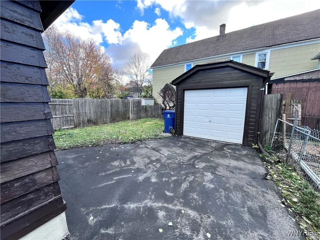 165 Roesch Avenue, Buffalo, New York 14207, Buffalo, New York 14207, 3 Bedrooms Bedrooms, 7 Rooms Rooms,1 BathroomBathrooms,Residential,For Sale,165 Roesch Avenue, Buffalo, New York 14207,0,B1649363