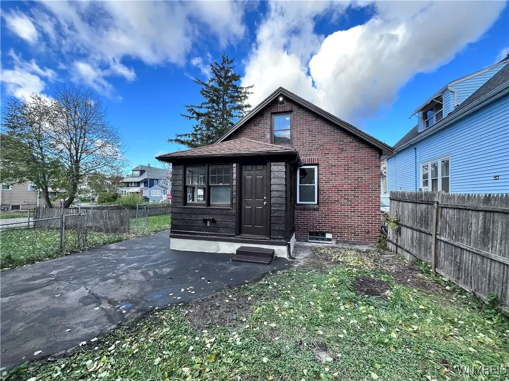 165 Roesch Avenue, Buffalo, New York 14207, Buffalo, New York 14207, 3 Bedrooms Bedrooms, 7 Rooms Rooms,1 BathroomBathrooms,Residential,For Sale,165 Roesch Avenue, Buffalo, New York 14207,0,B1649363