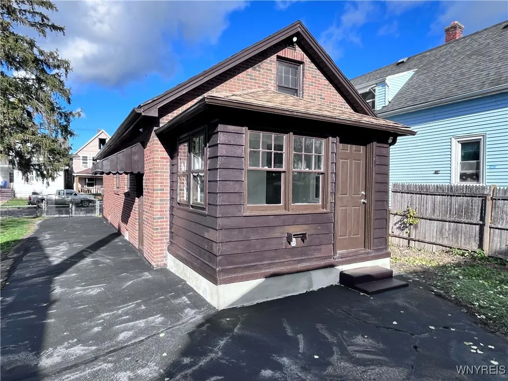 165 Roesch Avenue, Buffalo, New York 14207, Buffalo, New York 14207, 3 Bedrooms Bedrooms, 7 Rooms Rooms,1 BathroomBathrooms,Residential,For Sale,165 Roesch Avenue, Buffalo, New York 14207,0,B1649363