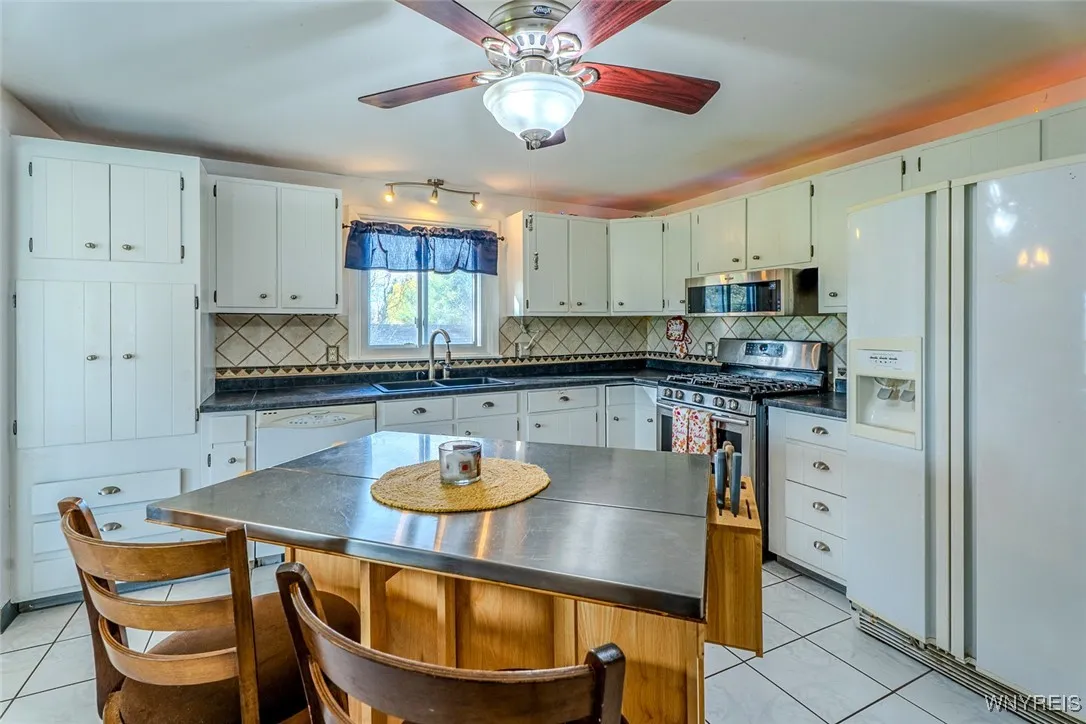 11152 Porterville Road, Marilla, New York 14052, Marilla, New York 14052, 5 Bedrooms Bedrooms, 8 Rooms Rooms,2 BathroomsBathrooms,Residential,For Sale,11152 Porterville Road, Marilla, New York 14052,0,B1649334