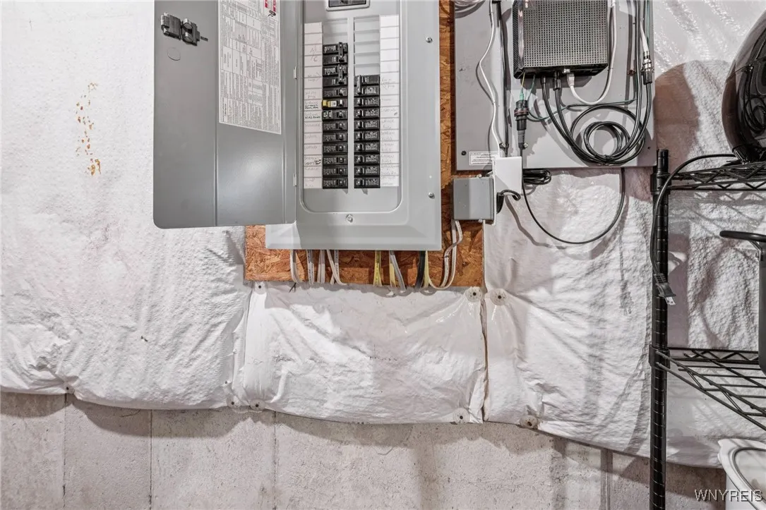 6023 Shoreham Drive, Hamburg, New York 14085, Hamburg, New York 14085, 4 Bedrooms Bedrooms, 7 Rooms Rooms,1 BathroomBathrooms,Residential,For Sale,6023 Shoreham Drive, Hamburg, New York 14085,0,B1648644