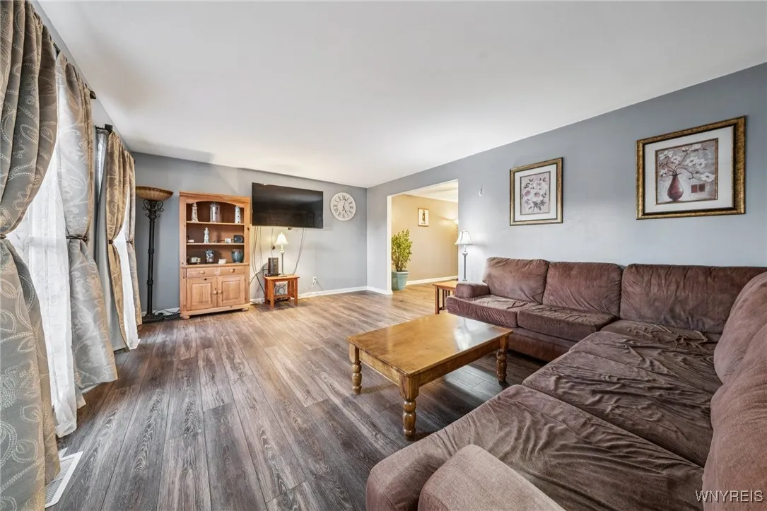 6023 Shoreham Drive, Hamburg, New York 14085, Hamburg, New York 14085, 4 Bedrooms Bedrooms, 7 Rooms Rooms,1 BathroomBathrooms,Residential,For Sale,6023 Shoreham Drive, Hamburg, New York 14085,0,B1648644