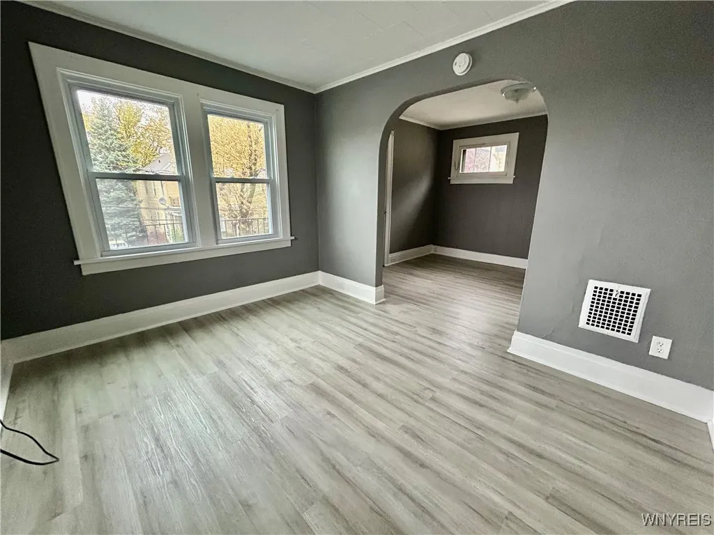 11 Blum Avenue Upper, Buffalo, New York 14216, Buffalo, New York 14216, 2 Bedrooms Bedrooms, 6 Rooms Rooms,1 BathroomBathrooms,Residential Lease,For Rent,11 Blum Avenue Upper, Buffalo, New York 14216,0,B1649372