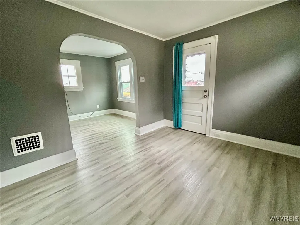 11 Blum Avenue Upper, Buffalo, New York 14216, Buffalo, New York 14216, 2 Bedrooms Bedrooms, 6 Rooms Rooms,1 BathroomBathrooms,Residential Lease,For Rent,11 Blum Avenue Upper, Buffalo, New York 14216,0,B1649372