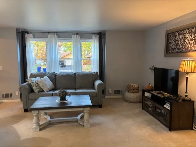 302 Northwood Drive, Greece, New York 14612, Greece, New York 14612, 3 Bedrooms Bedrooms, 9 Rooms Rooms,2 BathroomsBathrooms,Residential,For Sale,302 Northwood Drive, Greece, New York 14612,0,R1648991