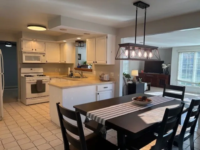 302 Northwood Drive, Greece, New York 14612, Greece, New York 14612, 3 Bedrooms Bedrooms, 9 Rooms Rooms,2 BathroomsBathrooms,Residential,For Sale,302 Northwood Drive, Greece, New York 14612,0,R1648991