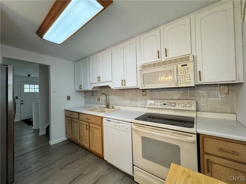 3671 Gaskin Road, Clay, New York 13027, Clay, New York 13027, 3 Bedrooms Bedrooms, 7 Rooms Rooms,1 BathroomBathrooms,Residential Lease,For Rent,3671 Gaskin Road, Clay, New York 13027,0,S1649371