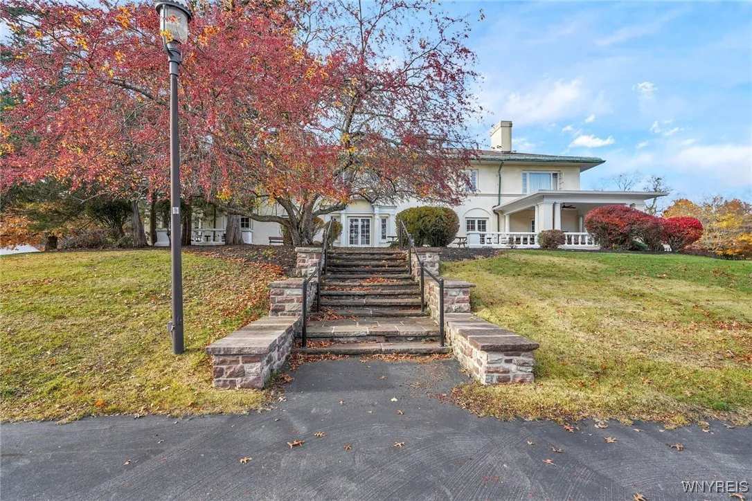 Front Entrance to Mansion