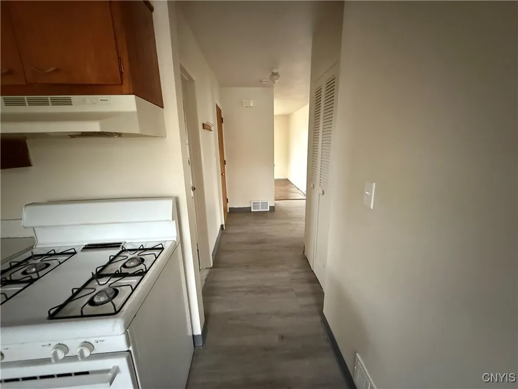 483 Pleasantview Avenue 2, Salina, New York 13208, Salina, New York 13208, 2 Bedrooms Bedrooms, 5 Rooms Rooms,1 BathroomBathrooms,Residential Lease,For Rent,483 Pleasantview Avenue 2, Salina, New York 13208,0,S1649376