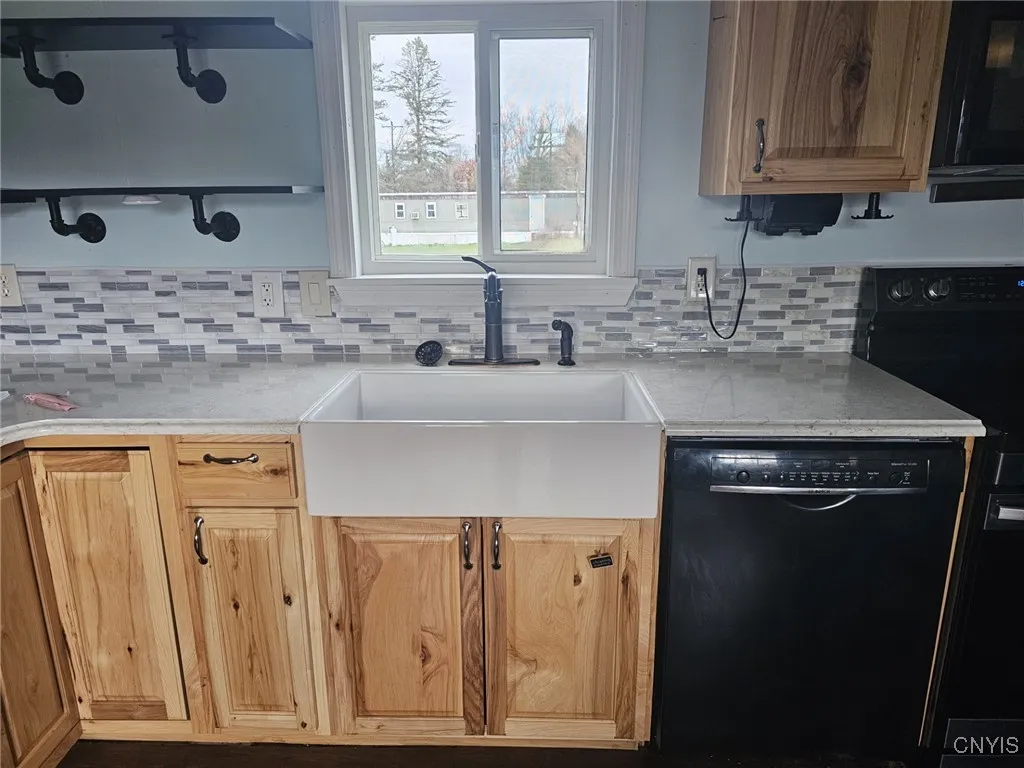 210 Henderson Lane, Brutus, New York 13166, Brutus, New York 13166, 3 Bedrooms Bedrooms, 7 Rooms Rooms,2 BathroomsBathrooms,Residential,For Sale,210 Henderson Lane, Brutus, New York 13166,0,S1649272