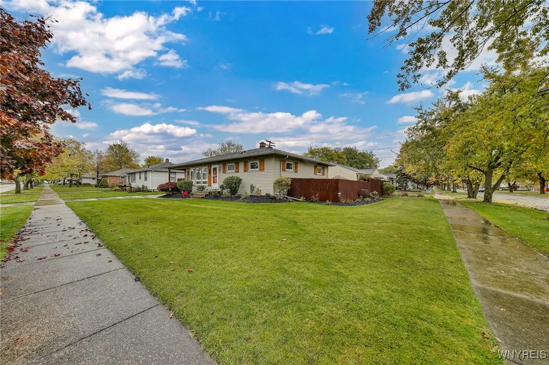 61 Mitchell Drive, Tonawanda, New York 14150, Tonawanda, New York 14150, 3 Bedrooms Bedrooms, 6 Rooms Rooms,1 BathroomBathrooms,Residential,For Sale,61 Mitchell Drive, Tonawanda, New York 14150,0,B1647425