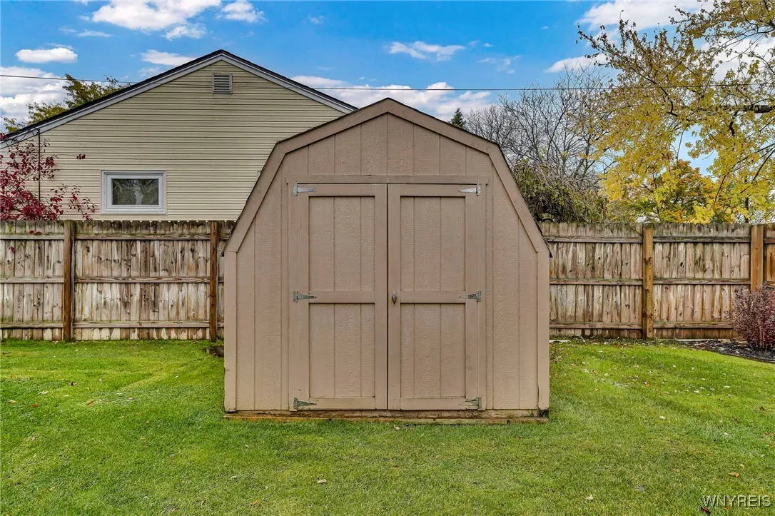 61 Mitchell Drive, Tonawanda, New York 14150, Tonawanda, New York 14150, 3 Bedrooms Bedrooms, 6 Rooms Rooms,1 BathroomBathrooms,Residential,For Sale,61 Mitchell Drive, Tonawanda, New York 14150,0,B1647425