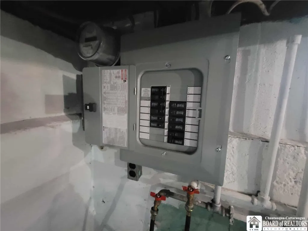 85 Dearborn Street, Jamestown, New York 14701, Jamestown, New York 14701, 2 Bedrooms Bedrooms, 6 Rooms Rooms,1 BathroomBathrooms,Residential,For Sale,85 Dearborn Street, Jamestown, New York 14701,0,R1646871