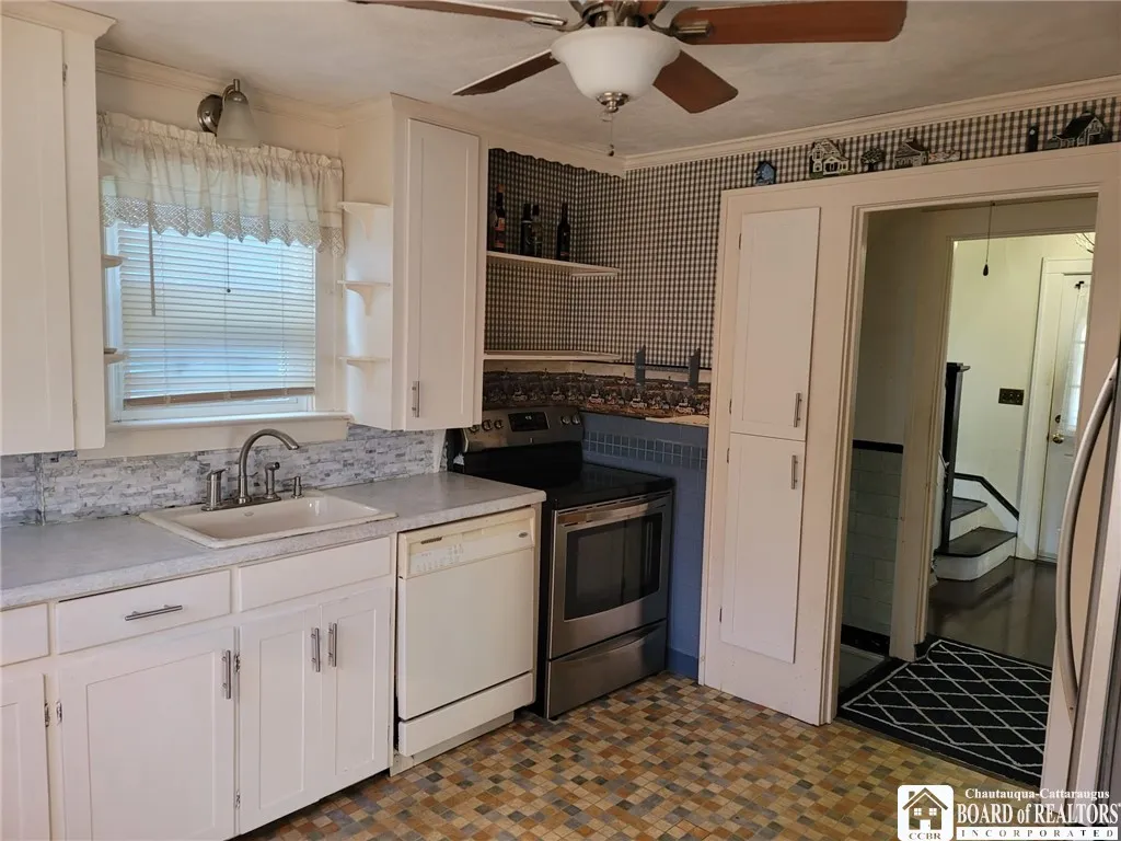 85 Dearborn Street, Jamestown, New York 14701, Jamestown, New York 14701, 2 Bedrooms Bedrooms, 6 Rooms Rooms,1 BathroomBathrooms,Residential,For Sale,85 Dearborn Street, Jamestown, New York 14701,0,R1646871