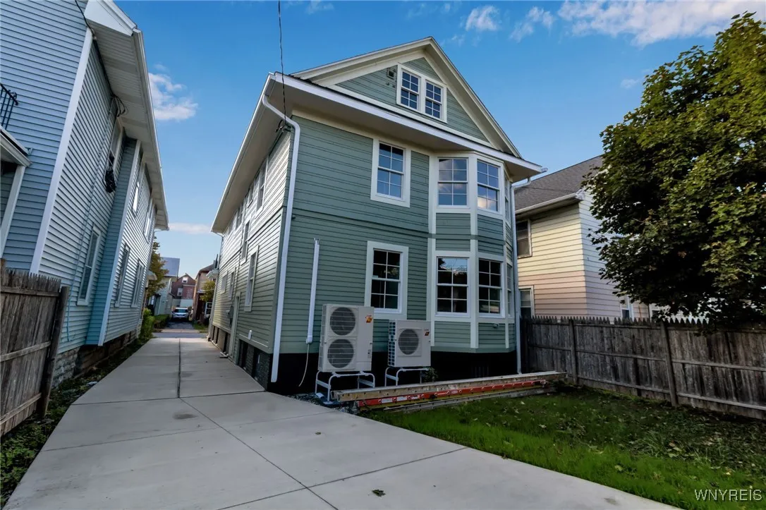 236 Brunswick Boulevard, Buffalo, New York 14208, Buffalo, New York 14208, 5 Bedrooms Bedrooms, ,2 BathroomsBathrooms,Residential,For Sale,236 Brunswick Boulevard, Buffalo, New York 14208,0,B1645596