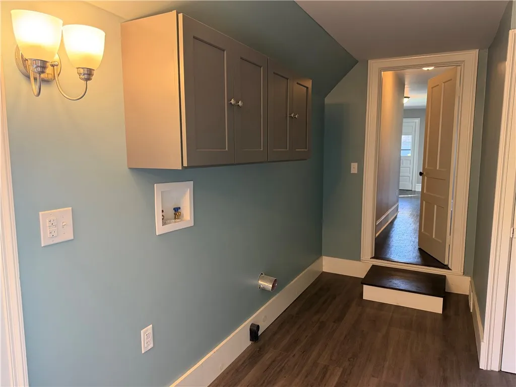 122 West William Street, Bath, New York 14810, Bath, New York 14810, 3 Bedrooms Bedrooms, 10 Rooms Rooms,2 BathroomsBathrooms,Residential,For Sale,122 West William Street, Bath, New York 14810,0,R1649300