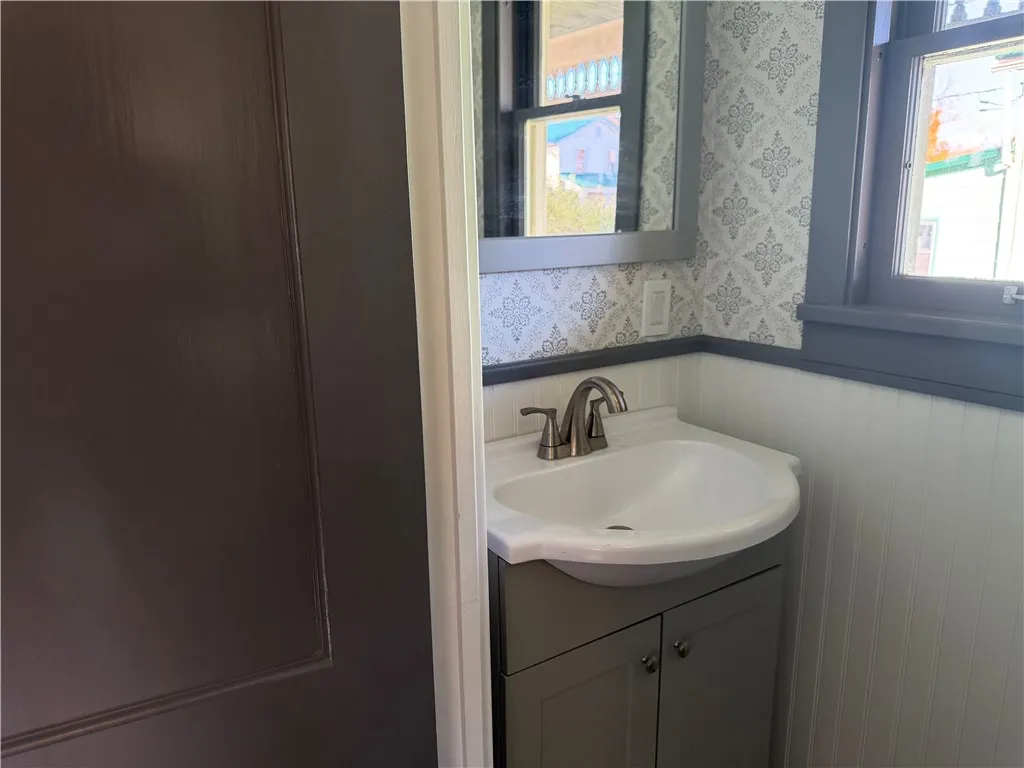 122 West William Street, Bath, New York 14810, Bath, New York 14810, 3 Bedrooms Bedrooms, 10 Rooms Rooms,2 BathroomsBathrooms,Residential,For Sale,122 West William Street, Bath, New York 14810,0,R1649300