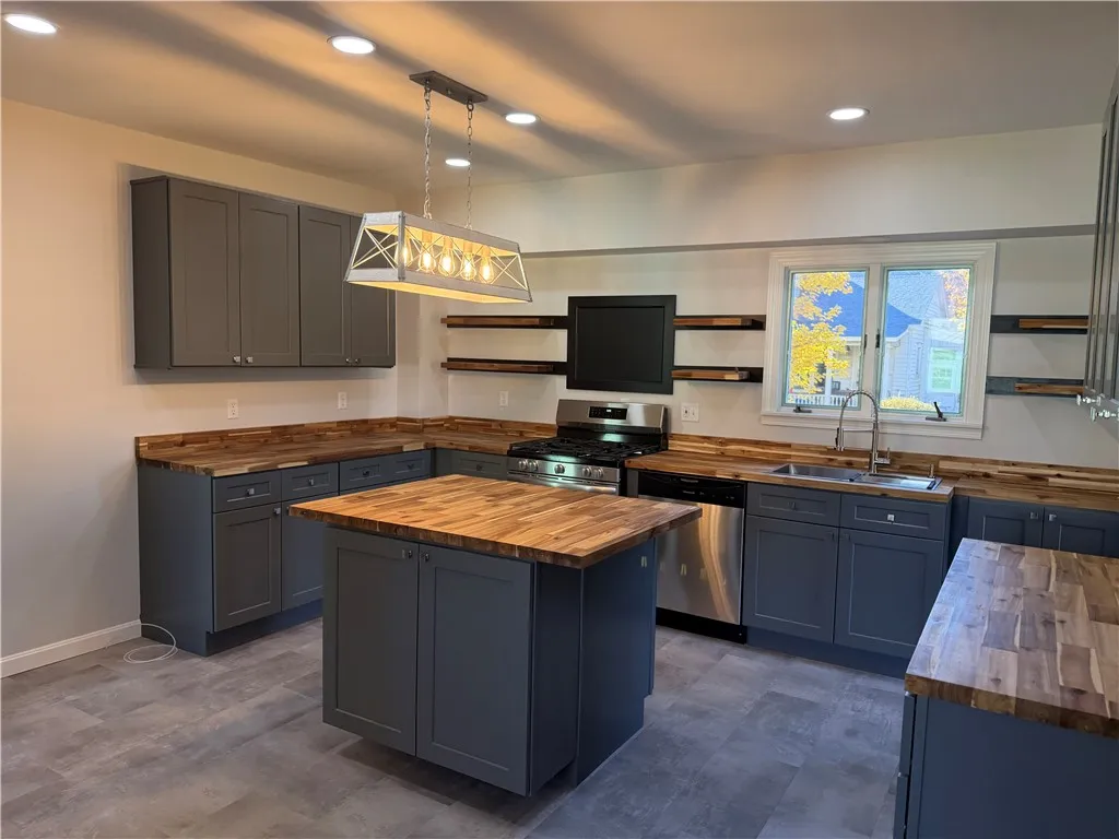 122 West William Street, Bath, New York 14810, Bath, New York 14810, 3 Bedrooms Bedrooms, 10 Rooms Rooms,2 BathroomsBathrooms,Residential,For Sale,122 West William Street, Bath, New York 14810,0,R1649300