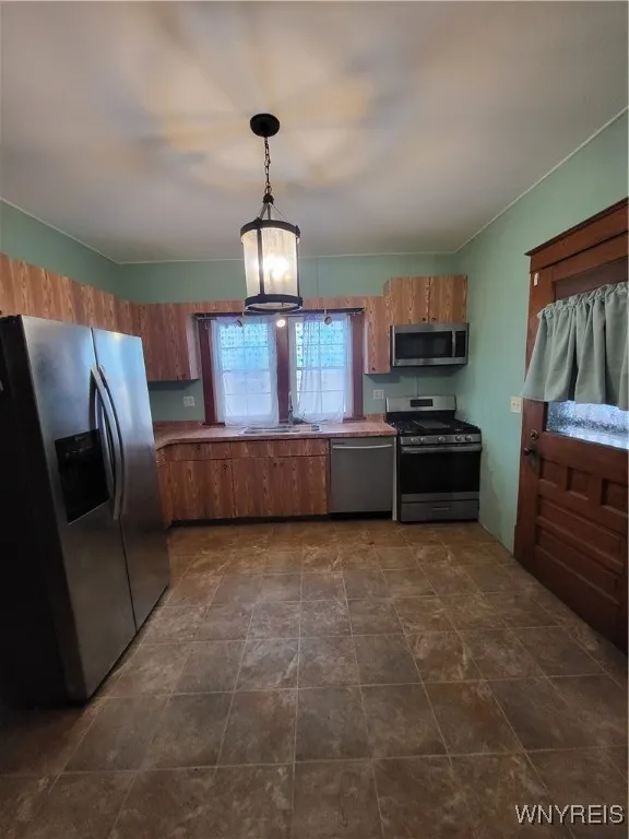 56 Harvey Avenue, Lockport City, New York 14094, Lockport City, New York 14094, 3 Bedrooms Bedrooms, 7 Rooms Rooms,1 BathroomBathrooms,Residential,For Sale,56 Harvey Avenue, Lockport City, New York 14094,0,B1648591
