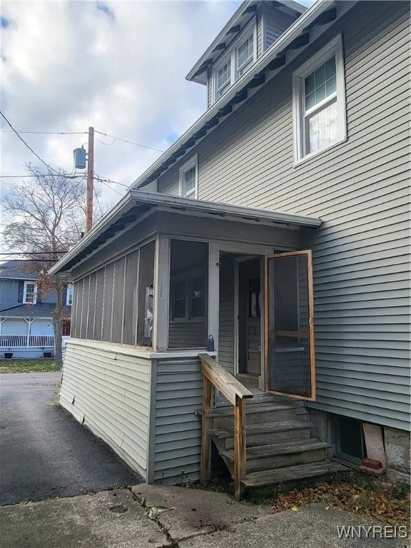 56 Harvey Avenue, Lockport City, New York 14094, Lockport City, New York 14094, 3 Bedrooms Bedrooms, 7 Rooms Rooms,1 BathroomBathrooms,Residential,For Sale,56 Harvey Avenue, Lockport City, New York 14094,0,B1648591