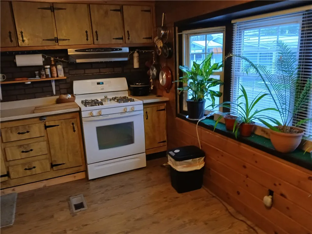 193 Tupper Way, Manchester, New York 14504, Manchester, New York 14504, 1 Bedroom Bedrooms, 4 Rooms Rooms,1 BathroomBathrooms,Residential,For Sale,193 Tupper Way, Manchester, New York 14504,0,R1649140