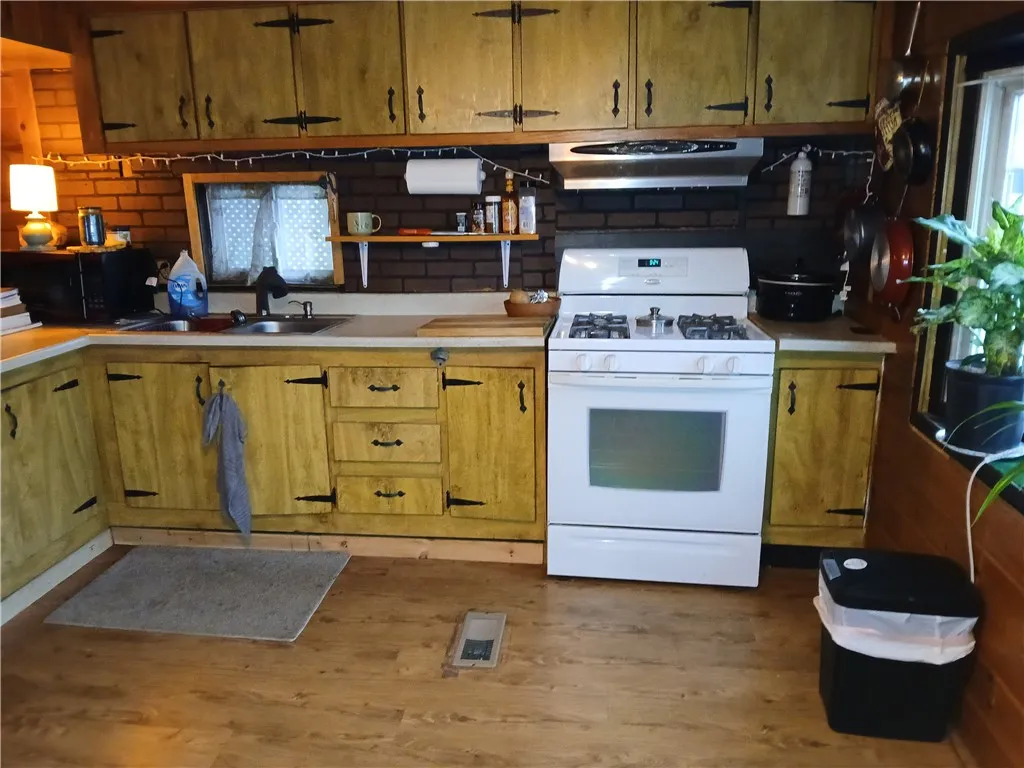 193 Tupper Way, Manchester, New York 14504, Manchester, New York 14504, 1 Bedroom Bedrooms, 4 Rooms Rooms,1 BathroomBathrooms,Residential,For Sale,193 Tupper Way, Manchester, New York 14504,0,R1649140