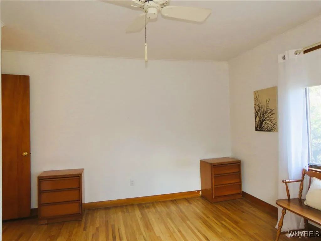 IMG 3448 - 13x14 Bedroom