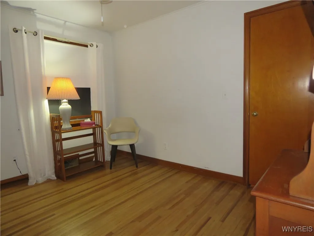 IMG 3522 10x11 Bedroom