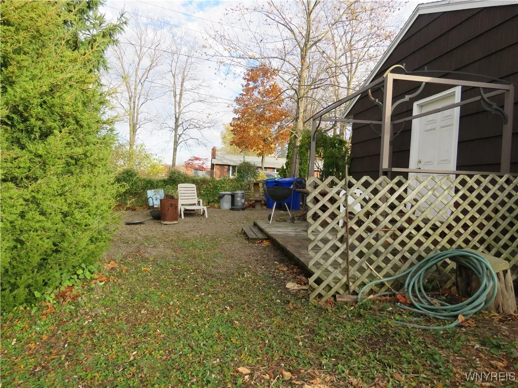 Fenced -in Side Yard