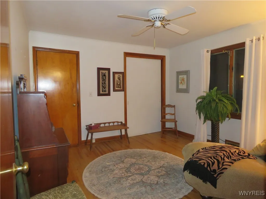 IMG 3505 - 11x12 Bedroom