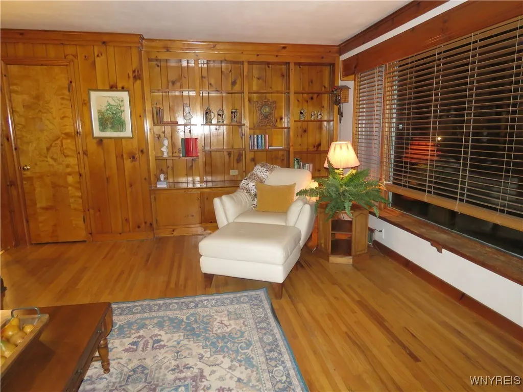 15x22 Spacious Living Room