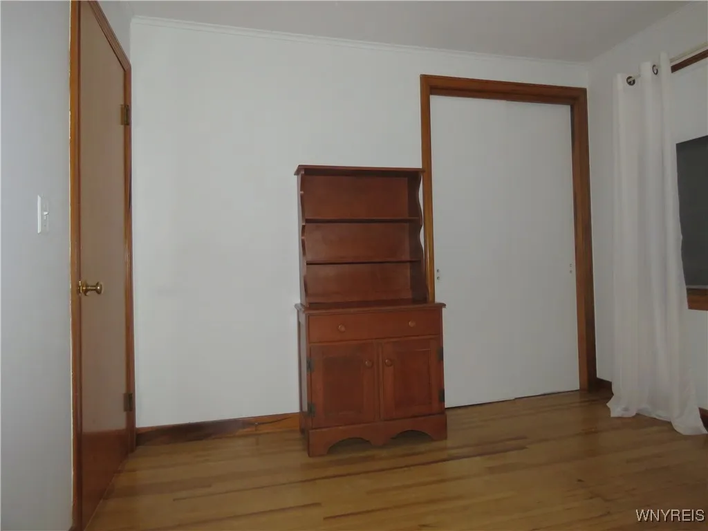 IMG 3521 - 10x11 Bedroom