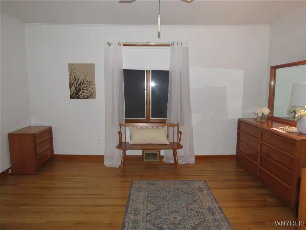 IMG 3529 - 13x14 Bedroom
