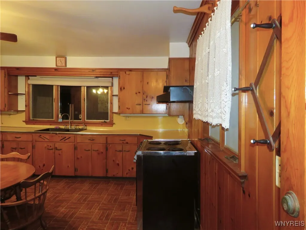 16x11 Kitchen Appliances Included