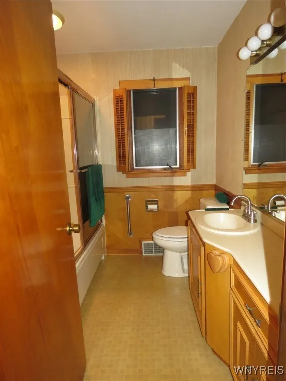 1 Woodland Parkway, Evans, New York 14006, Evans, New York 14006, 3 Bedrooms Bedrooms, 6 Rooms Rooms,1 BathroomBathrooms,Residential,For Sale,1 Woodland Parkway, Evans, New York 14006,0,B1649125