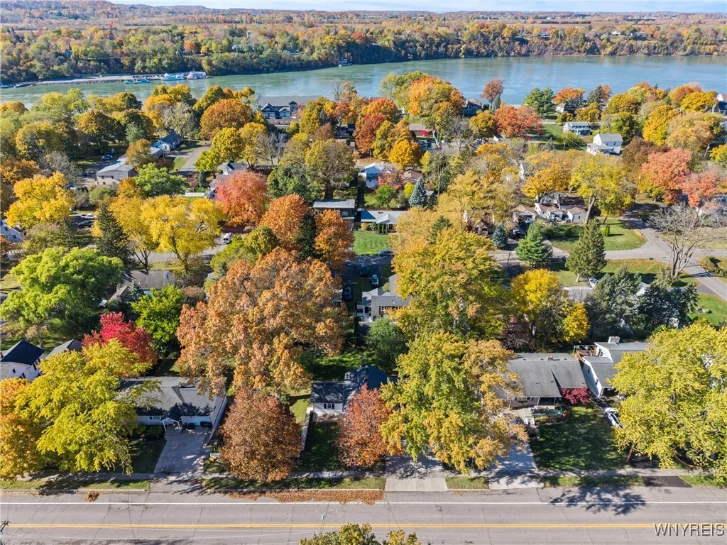 Home is just 4 blocks from the Beautiful, Majestic Lower Niagara River !