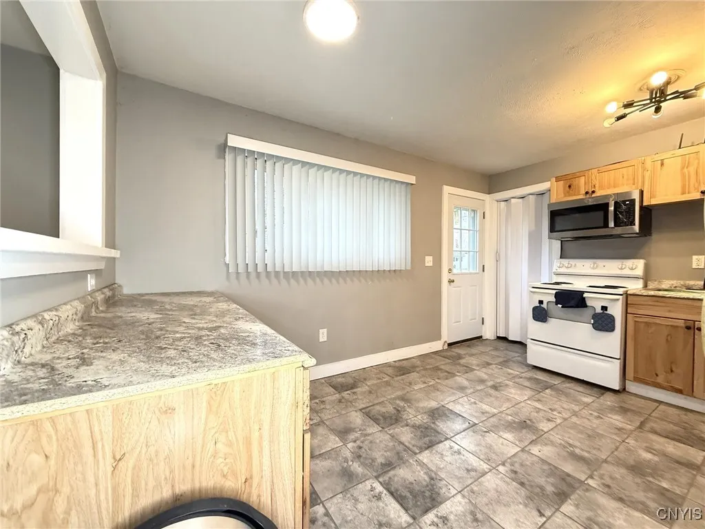 7926 Rinaldo Boulevard N, Cicero, New York 13030, Cicero, New York 13030, 3 Bedrooms Bedrooms, 6 Rooms Rooms,1 BathroomBathrooms,Residential,For Sale,7926 Rinaldo Boulevard N, Cicero, New York 13030,0,S1648691