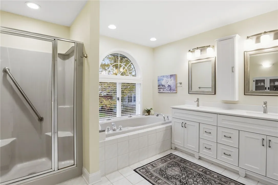 Primary ensuite Bath