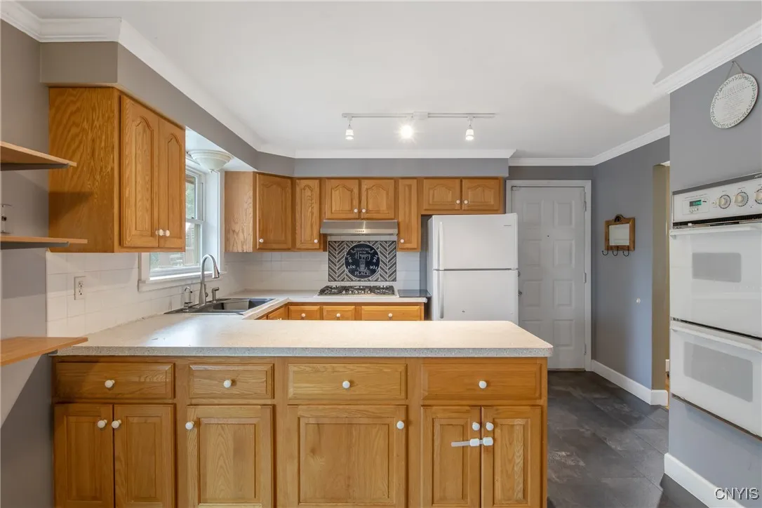 103 Colony Park Drive, Salina, New York 13088, Salina, New York 13088, 4 Bedrooms Bedrooms, 8 Rooms Rooms,3 BathroomsBathrooms,Residential,For Sale,103 Colony Park Drive, Salina, New York 13088,0,S1649108