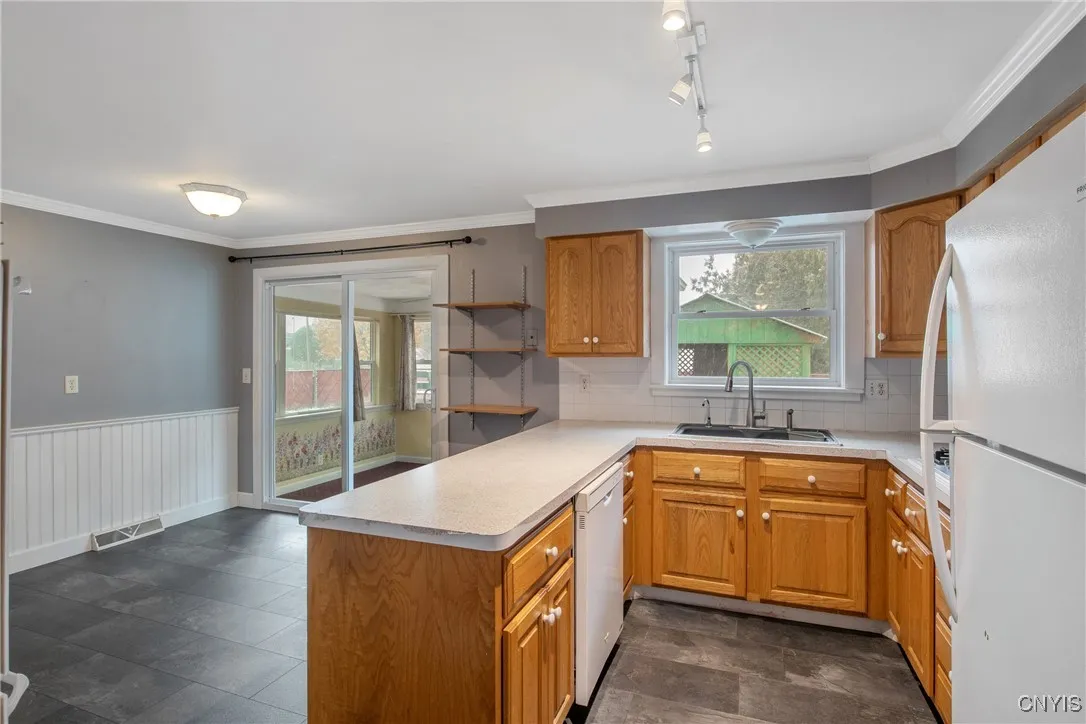 103 Colony Park Drive, Salina, New York 13088, Salina, New York 13088, 4 Bedrooms Bedrooms, 8 Rooms Rooms,3 BathroomsBathrooms,Residential,For Sale,103 Colony Park Drive, Salina, New York 13088,0,S1649108