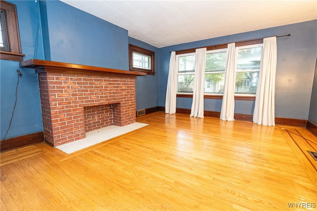 81 Melrose Street, Buffalo, New York 14220, Buffalo, New York 14220, 4 Bedrooms Bedrooms, ,2 BathroomsBathrooms,Residential,For Sale,81 Melrose Street, Buffalo, New York 14220,0,B1649218